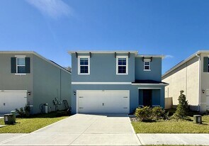 1374 Holodak Dr in Davenport, FL - Building Photo