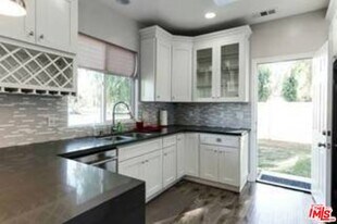 16001 Wyandotte St in Los Angeles, CA - Building Photo