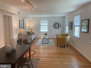 2248 Washington Ave-Unit -W-102 in Silver Spring, MD - Foto de edificio - Building Photo