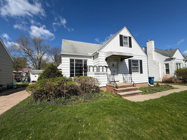 4566 W 226th St in Fairview Park, OH - Building Photo - Building Photo