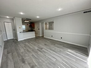 303 N Caroline Pl in Dover, DE - Foto de edificio - Building Photo
