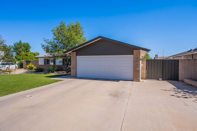 651 E Kael Cir in Mesa, AZ - Building Photo - Building Photo