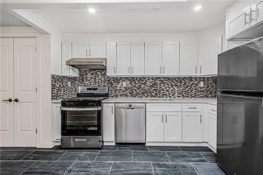 3641 johnson-Unit -6A in New York, NY - Building Photo
