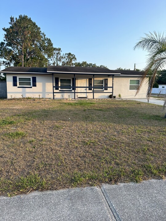 670 Dean St in Mulberry, FL - Foto de edificio