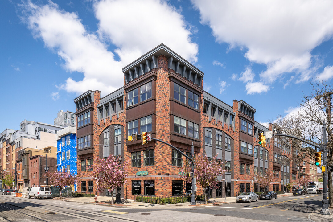 Liberty Pointe in Jersey City, NJ - Building Photo