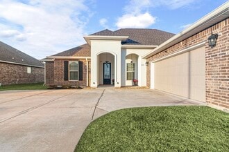 3313 Flatwood Dr in Lake Charles, LA - Building Photo - Building Photo