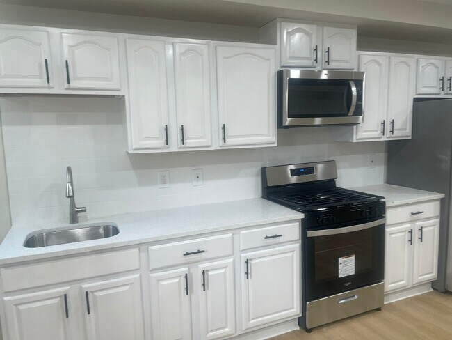 167 N Grove St, Unit 1H in East Orange, NJ - Foto de edificio - Building Photo