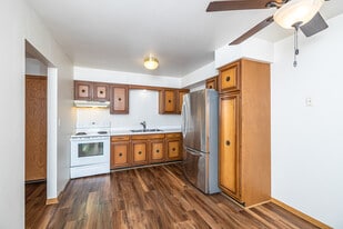 Hartwell Place Apartments in Waukesha, WI - Building Photo