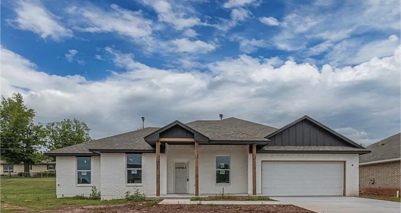 1405 Coffey Dr in Perry, OK - Building Photo