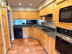 32 Irwin Ave in Toronto, ON - Building Photo - Building Photo