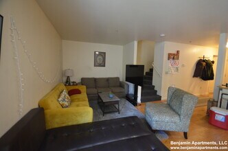 34 Raymond St, Unit 1 in Boston, MA - Building Photo - Building Photo