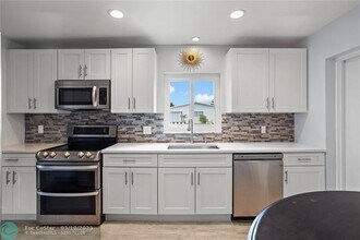6579 Country Wood Way in Delray Beach, FL - Building Photo - Building Photo