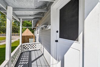 9629 Sunnywood Dr in Houston, TX - Building Photo - Building Photo