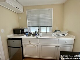 10 Fulkerson St, Unit 1R Apartamentos