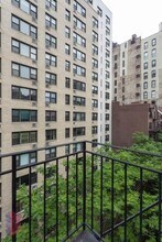 330 E 35th St, Unit 63 in New York, NY - Building Photo - Building Photo
