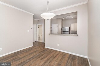 4690 Lawton Way in Alexandria, VA - Foto de edificio - Building Photo