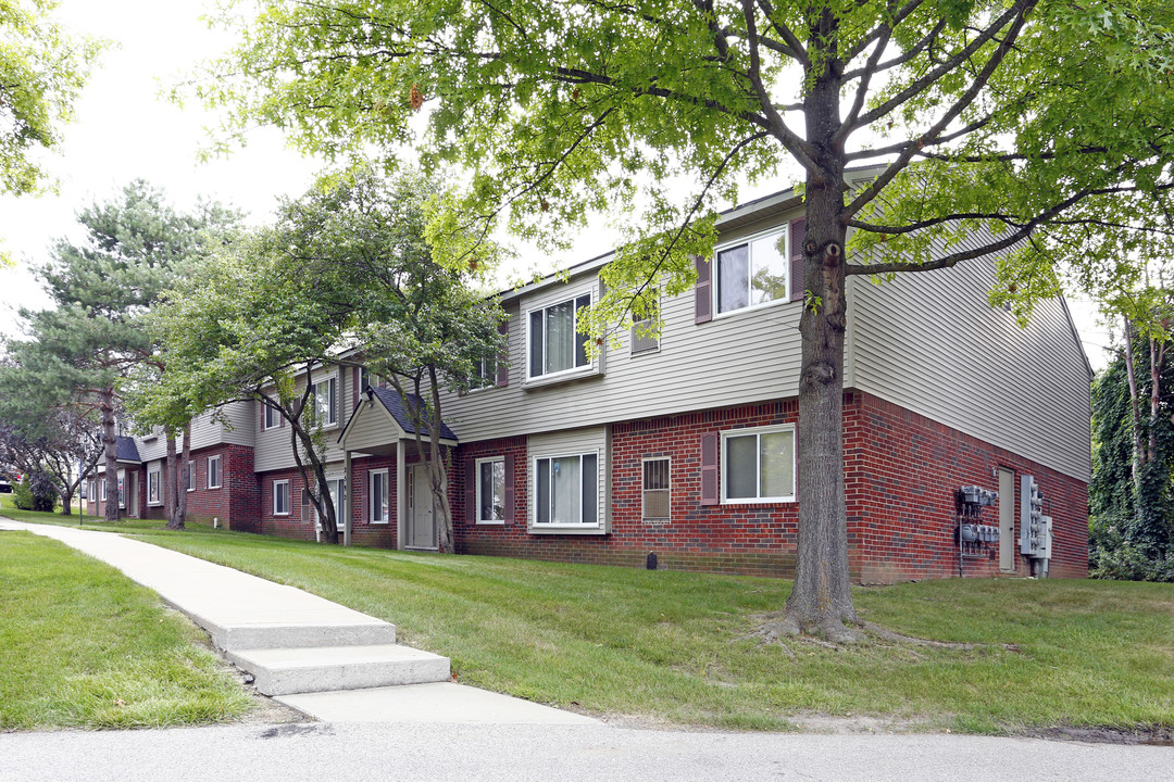 Colony Hill Apartments in Waterford, MI - Foto de edificio