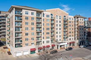 Campbell Courte in Arlington Heights, IL - Building Photo