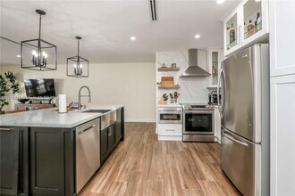 16509 Fox Den Ct in Miami Lakes, FL - Building Photo - Building Photo