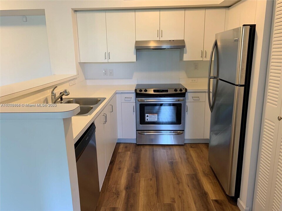 2113 Renaissance Blvd, Unit 104 in Miramar, FL - Building Photo