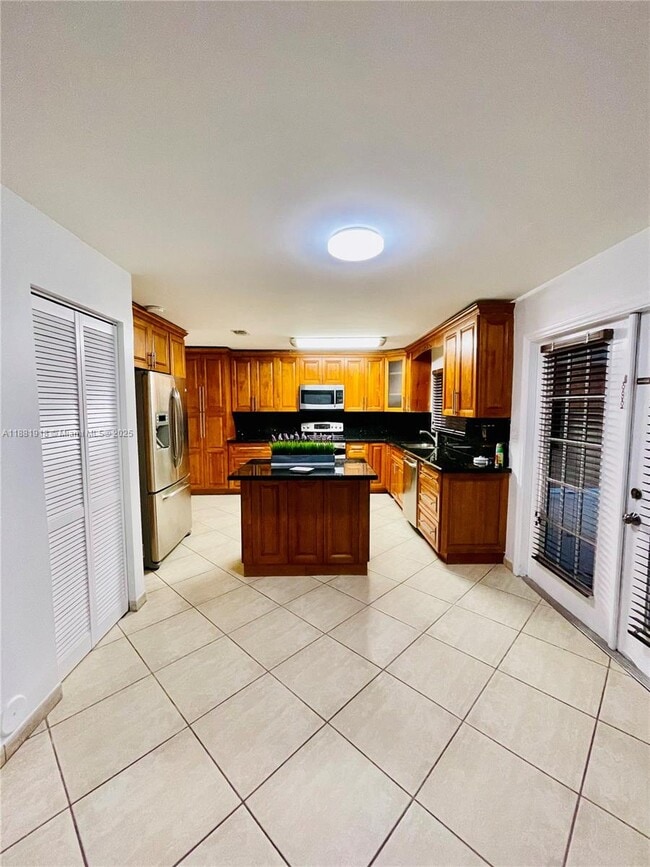 8950 NW 189th Terrace in Hialeah, FL - Building Photo - Building Photo