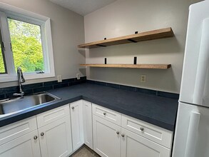 26 Hadley Rd in Sunderland, MA - Building Photo - Building Photo