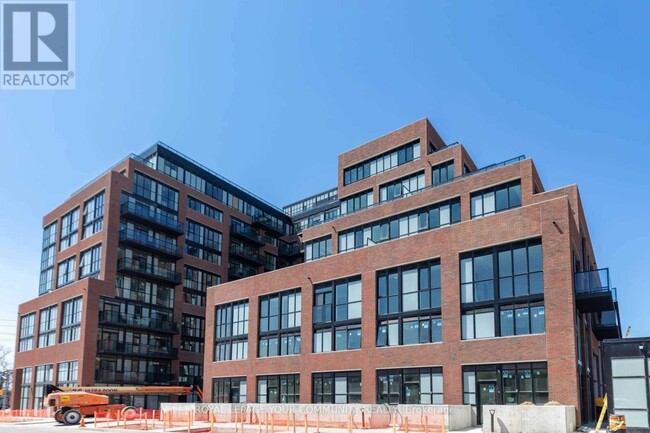 805-2300 ST CLAIR Ave