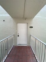 10090 NW 80th Ct in Hialeah, FL - Building Photo