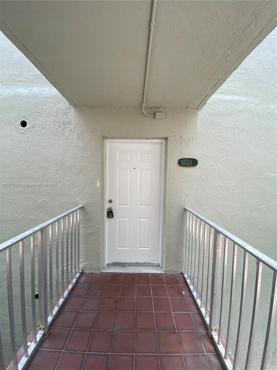 10090 NW 80th Ct in Hialeah, FL - Building Photo