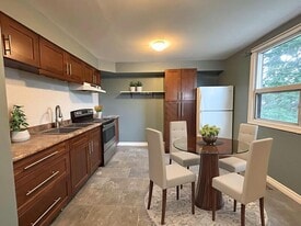 518 Cannon St E in Hamilton, ON - Building Photo