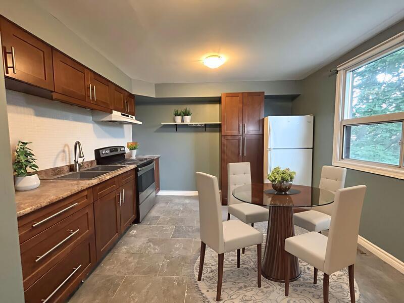 518 Cannon St E in Hamilton, ON - Building Photo