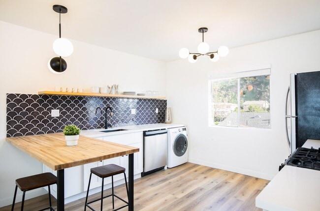 255 S Ave 55 in Los Angeles, CA - Building Photo - Building Photo