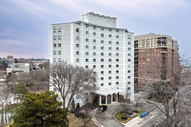 Harbourview Apartments in Oakville, ON - Building Photo - Building Photo