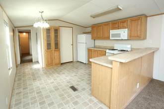 Lakeview in Ypsilanti, MI - Building Photo - Interior Photo