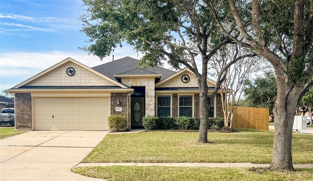 2002 Bluff Hollow Ln in Richmond, TX - Building Photo