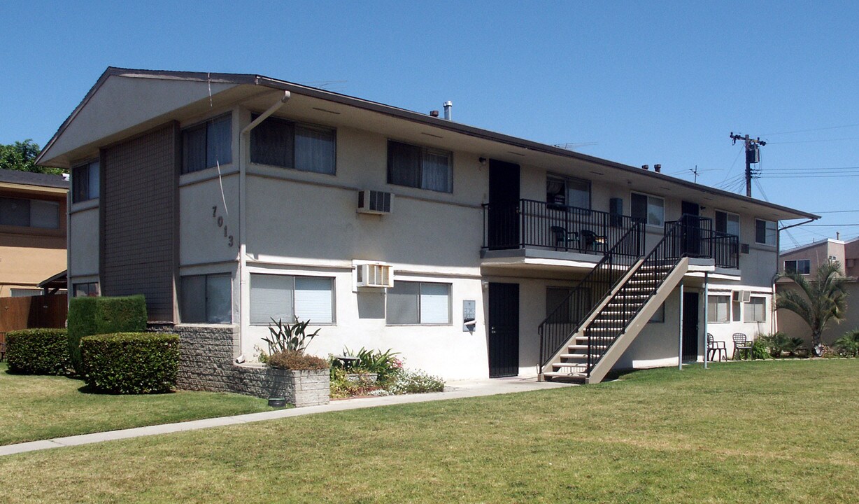 7013-7025B El Provo Cir in Buena Park, CA - Foto de edificio