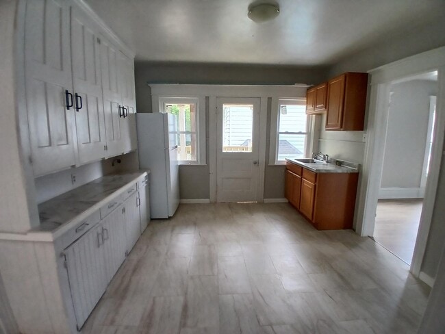 85 Bowen St, Unit 2 in Jamestown, NY - Foto de edificio - Building Photo