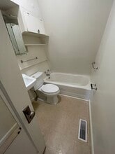 141 7th Ave N in Shelby, MT - Foto de edificio - Building Photo