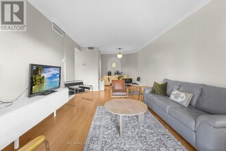 556 Laurier Ave W in Ottawa, ON - Building Photo - Building Photo