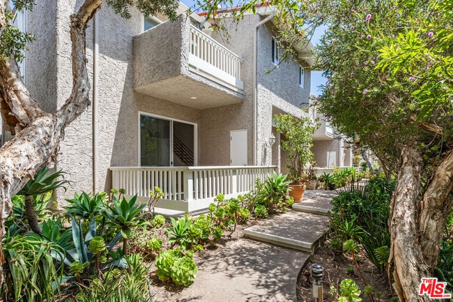 28368 Rey De Copas Ln in Malibu, CA - Building Photo - Building Photo