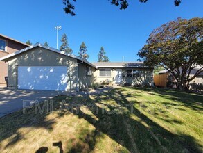 2621 Cadjew Ave in Sacramento, CA - Building Photo - Building Photo