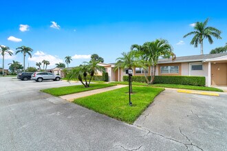2567 Dudley Dr W in West Palm Beach, FL - Building Photo - Building Photo