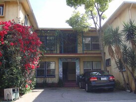 7930 Willoughby Ave in Los Angeles, CA - Building Photo