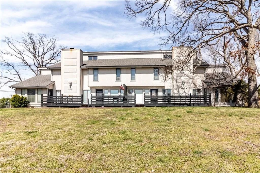 101 E Hale Lake Rd in Warrensburg, MO - Building Photo