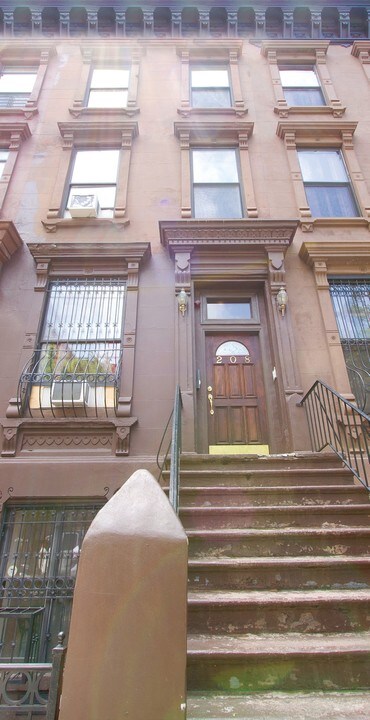 208 W 123rd St in New York, NY - Building Photo