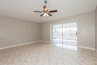 1915 Brandon Brook Rd in Valrico, FL - Building Photo - Building Photo