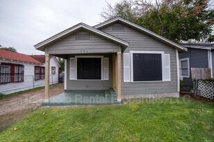 1946 Nolan St in San Antonio, TX - Building Photo