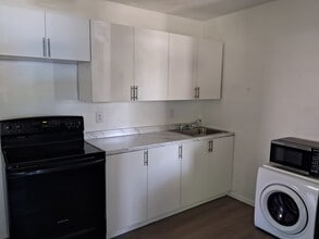 207 Arnett Dr, Unit 1 Bedroom 1  Bath in Euless, TX - Building Photo - Building Photo