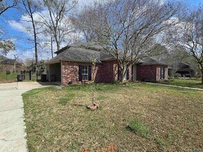 9235 Worthington Lake Ave in Baton Rouge, LA - Building Photo - Building Photo