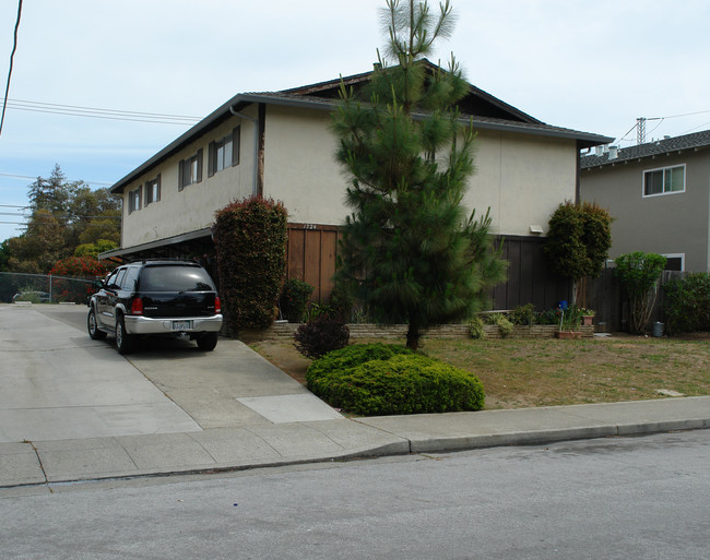 1724 Noranda Dr in Sunnyvale, CA - Foto de edificio - Building Photo